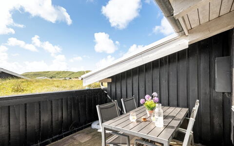Friedel - 150M from the Sea: Dak, Land Lot, Verblijf, Huis, Landelijk Gebied, Schuur, Siding, Garden Gebouwen, Blokhut, Hut