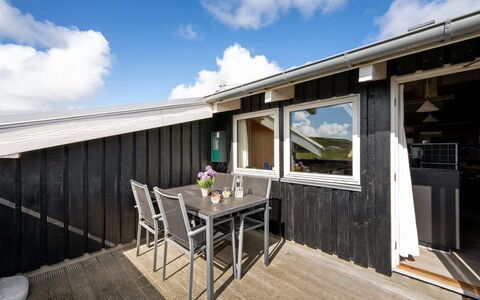 Friedel - 150M from the Sea: Dak, Land Lot, Verblijf, Huis, Landelijk Gebied, Schuur, Siding, Garden Gebouwen, Blokhut, Hut