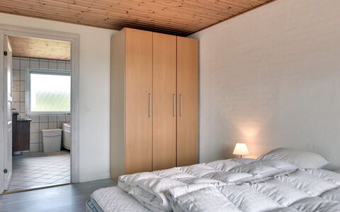 Dorothea - 450M to the Fjord: Muur, Hout, Interieur Ontwerp, Plafond, Flooring, Verdieping, Slaapkamer, Kamer, Bed, Meubilair