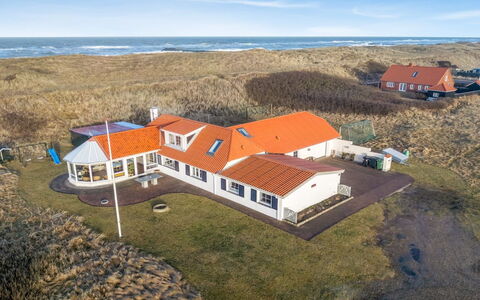 Pauli - 75M from the Sea: Huis, Dak, Huis, Verblijf, Schuur, Garden Gebouwen, Siding, Werf, Blokhut, Hut