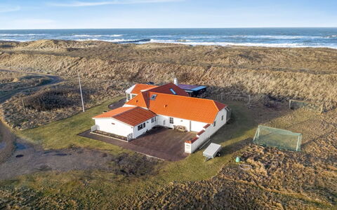 Pauli - 75M from the Sea: Huis, Dak, Huis, Verblijf, Schuur, Garden Gebouwen, Siding, Werf, Blokhut, Hut