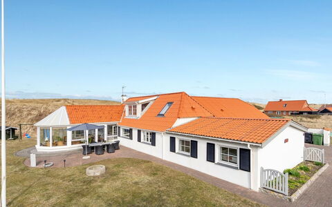 Pauli - 75M from the Sea: Huis, Dak, Huis, Verblijf, Schuur, Garden Gebouwen, Siding, Werf, Blokhut, Hut