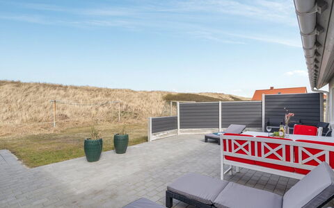 Pauli - 75M from the Sea: Huis, Dak, Huis, Verblijf, Schuur, Garden Gebouwen, Siding, Werf, Blokhut, Hut