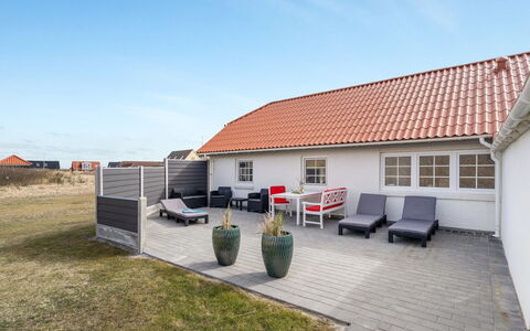 Pauli - 75M from the Sea: Huis, Dak, Huis, Verblijf, Schuur, Garden Gebouwen, Siding, Werf, Blokhut, Hut
