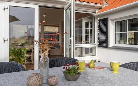 Pauli - 75M from the Sea: Huis, Dak, Huis, Verblijf, Schuur, Garden Gebouwen, Siding, Werf, Blokhut, Hut