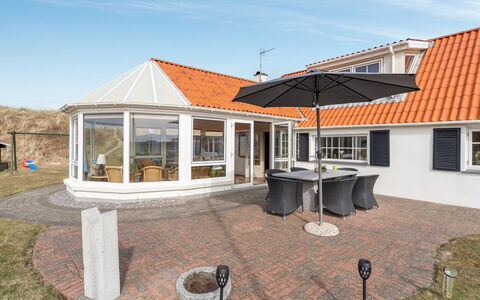 Pauli - 75M from the Sea: Huis, Dak, Huis, Verblijf, Schuur, Garden Gebouwen, Siding, Werf, Blokhut, Hut