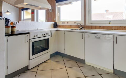Suend - from the Sea: Keuken, Toestel Van De Keuken, Flooring, Countertop, Major Appliance, Interieur Ontwerp, Hout, Verdieping, Plafond, Cabinetry