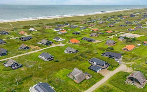 Balthasar - 200M from the Sea: Hout, Dak, Architectuur, Huis, Huis, Verblijf, Siding, Hardwood, Helling, Landgoed