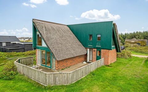 Balthasar - 200M from the Sea: Hout, Dak, Architectuur, Huis, Huis, Verblijf, Siding, Hardwood, Helling, Landgoed
