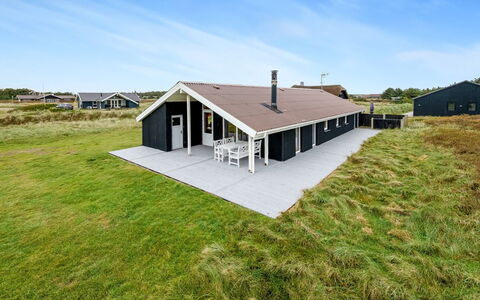 Elnur - 100M from the Sea: Verblijf, Huis, Huis, Dak, Veranda, Landgoed, Siding, Garden Gebouwen, Boerderij, Werf