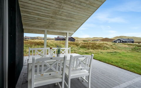 Elnur - 100M from the Sea: Verblijf, Huis, Huis, Dak, Veranda, Landgoed, Siding, Garden Gebouwen, Boerderij, Werf