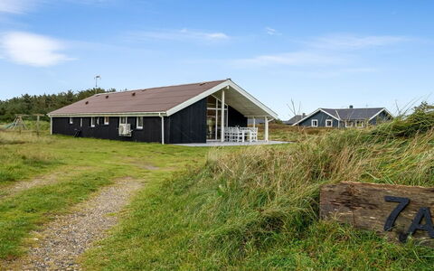 Elnur - 100M from the Sea: Verblijf, Huis, Huis, Dak, Veranda, Landgoed, Siding, Garden Gebouwen, Boerderij, Werf
