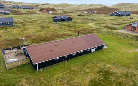 Elnur - 100M from the Sea: Verblijf, Huis, Huis, Dak, Veranda, Landgoed, Siding, Garden Gebouwen, Boerderij, Werf