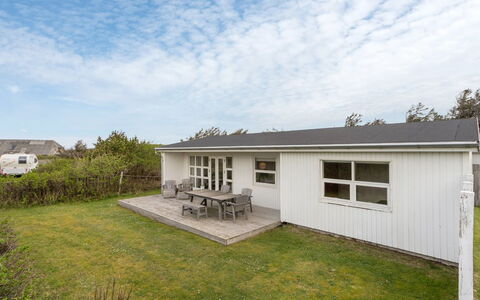 Vilja - 150M from the Sea: Struik, Stedelijk Ontwerp, Groundcover, Steen, Appartement, Landgoed, Metselwerk, Balkon, Landscaping