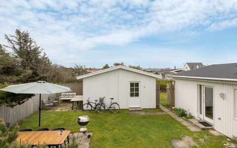 Vilja - 150M from the Sea: Struik, Stedelijk Ontwerp, Groundcover, Steen, Appartement, Landgoed, Metselwerk, Balkon, Landscaping