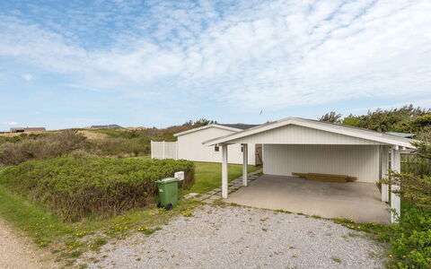 Vilja - 150M from the Sea: Struik, Stedelijk Ontwerp, Groundcover, Steen, Appartement, Landgoed, Metselwerk, Balkon, Landscaping