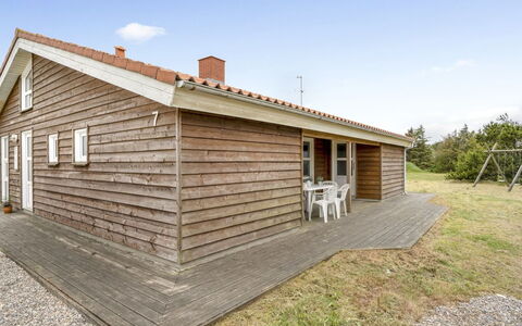 Jerg - 500M from the Sea: Struik, Stedelijk Ontwerp, Groundcover, Steen, Appartement, Landgoed, Metselwerk, Balkon, Landscaping