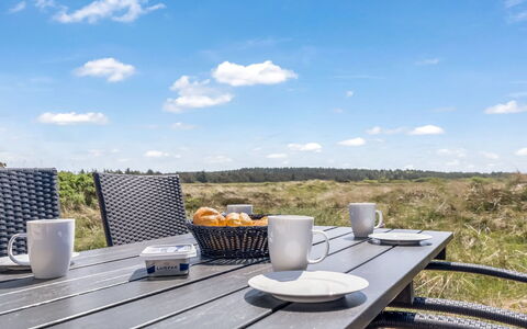 Tayanita - 750M from the Sea: Dak, Land Lot, Verblijf, Huis, Landelijk Gebied, Schuur, Siding, Garden Gebouwen, Blokhut, Hut