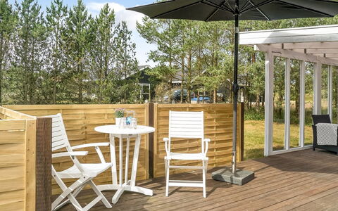 Hughlek - 900M from the Sea: Hout, Huis, Veranda, Dek, Hardwood, Dak, Beits, Houten Vloer, Eco Hotel