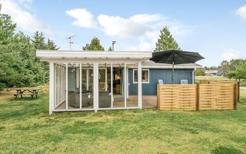 Hughlek - 900M from the Sea: Huis, Huis, Deur, Dak, Verblijf, Landgoed, Tuin, Schaduw, Siding, Werf