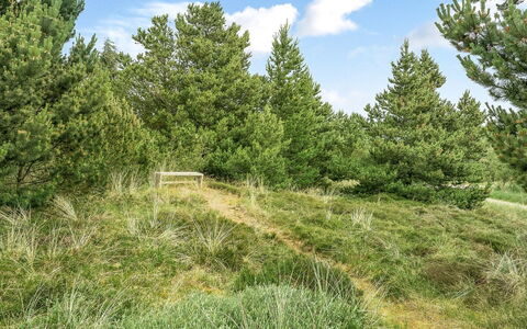 Hughlek - 900M from the Sea: Huis, Huis, Deur, Dak, Verblijf, Landgoed, Tuin, Schaduw, Siding, Werf
