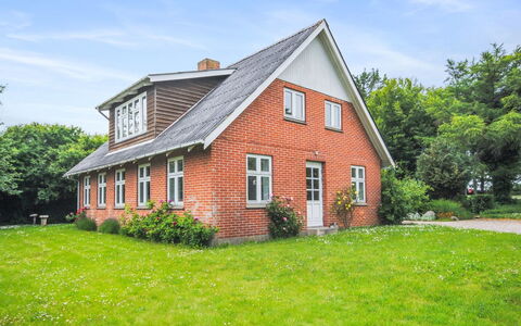 Ludovic - 7Km from the Sea: Dak, Land Lot, Verblijf, Huis, Landelijk Gebied, Schuur, Siding, Garden Gebouwen, Blokhut, Hut