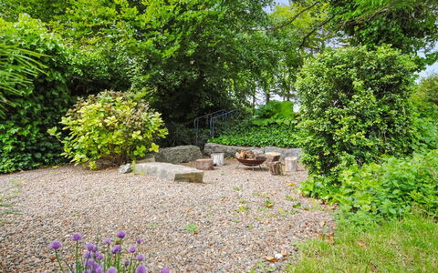 Ludovic - 7Km from the Sea: Dak, Land Lot, Verblijf, Huis, Landelijk Gebied, Schuur, Siding, Garden Gebouwen, Blokhut, Hut