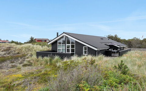 Mavis - 800M from the Sea: Hout, Huis, Veranda, Dek, Hardwood, Dak, Beits, Houten Vloer, Eco Hotel