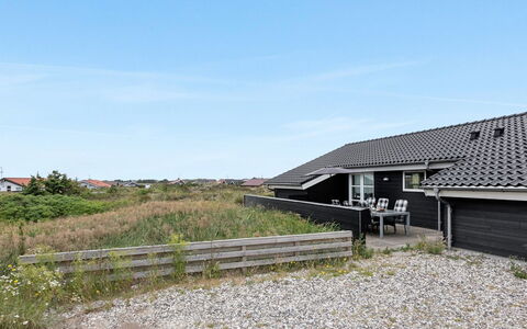 Mavis - 800M from the Sea: Hout, Huis, Veranda, Dek, Hardwood, Dak, Beits, Houten Vloer, Eco Hotel