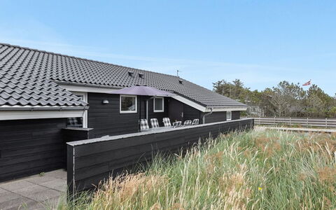 Mavis - 800M from the Sea: Hout, Huis, Veranda, Dek, Hardwood, Dak, Beits, Houten Vloer, Eco Hotel
