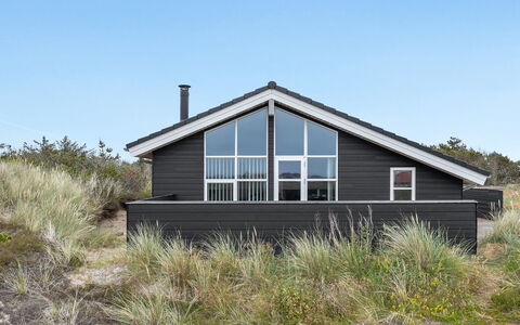 Mavis - 800M from the Sea: Hout, Huis, Veranda, Dek, Hardwood, Dak, Beits, Houten Vloer, Eco Hotel