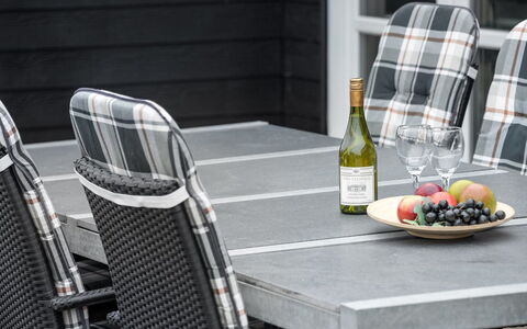 Mavis - 800M from the Sea: Hout, Huis, Veranda, Dek, Hardwood, Dak, Beits, Houten Vloer, Eco Hotel