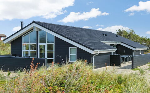 Mavis - 800M from the Sea: Hout, Huis, Veranda, Dek, Hardwood, Dak, Beits, Houten Vloer, Eco Hotel