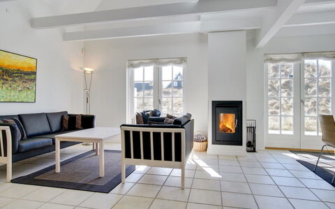 Ønef - 1Km from the Sea: Meubilair, Interieur Ontwerp, Stoel, Flooring, Tafel, Toevlucht, Verdieping, Plafond, Kamer, Eco Hotel