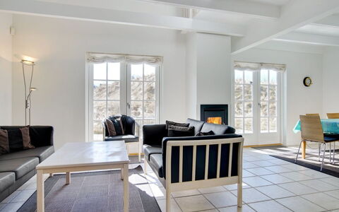 Ønef - 1Km from the Sea: Meubilair, Interieur Ontwerp, Stoel, Flooring, Tafel, Toevlucht, Verdieping, Plafond, Kamer, Eco Hotel