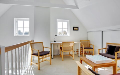 Ønef - 1Km from the Sea: Meubilair, Interieur Ontwerp, Stoel, Flooring, Tafel, Toevlucht, Verdieping, Plafond, Kamer, Eco Hotel