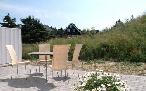 Ønef - 1Km from the Sea: Meubilair, Interieur Ontwerp, Stoel, Flooring, Tafel, Toevlucht, Verdieping, Plafond, Kamer, Eco Hotel