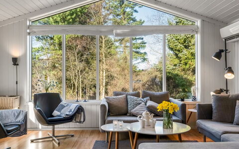 Bylgja - 1.7Km from the Sea: Interieur Ontwerp, Meubilair, Bankstel, Woonkamer, Plafond, Stoel, Kussen Gooien, Koffietafel, Kamerplant