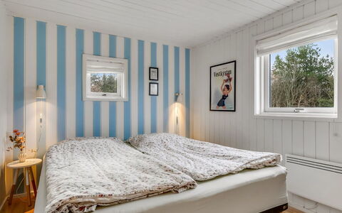 Bylgja - 1.7Km from the Sea: Muur, Interieur Ontwerp, Hout, Slaapkamer, Bed, Meubilair, Huis, Bedding, Verdieping, Plafond