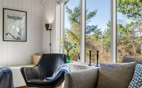 Bylgja - 1.7Km from the Sea: Meubilair, Interieur Ontwerp, Hout, Flooring, Verdieping, Woonkamer, Bankstel, Kamer, Verlichting, Plafond