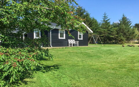Bylgja - 1.7Km from the Sea: Gras, Huis, Struik, Gazon, Land Lot, Verblijf, Tuin, Huis, Plain