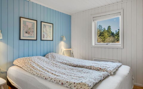 Bylgja - 1.7Km from the Sea: Hout, Slaapkamer, Interieur Ontwerp, Flooring, Verdieping, Plafond, Bed, Laken, Bedding, Linens