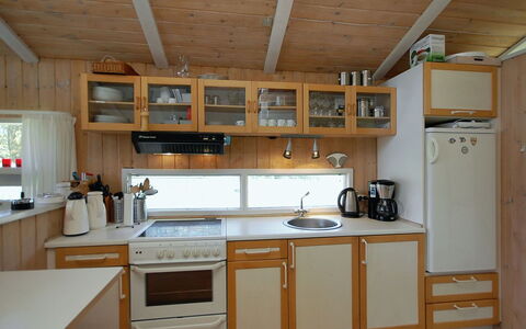 Anthonia - 1.6Km from the Sea: Keuken, Countertop, Hout, Toestel Van De Keuken, Meubilair, Major Appliance, Interieur Ontwerp, Cabinetry, Gootsteen, Flooring
