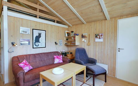 Anthonia - 1.6Km from the Sea: Flooring, Hout, Verdieping, Interieur Ontwerp, Meubilair, Plafond, Kamer, Huis, Houten Vloer, Beits
