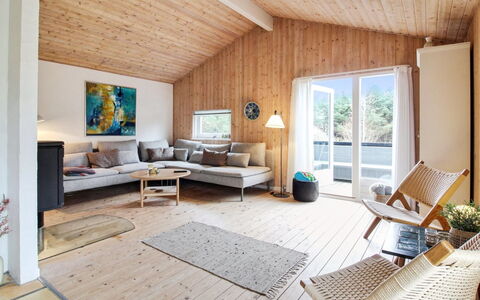 Birette - 1.5Km from the Sea: Hout, Flooring, Meubilair, Interieur Ontwerp, Houten Vloer, Verdieping, Huis, Plafond, Woonkamer, Hardwood