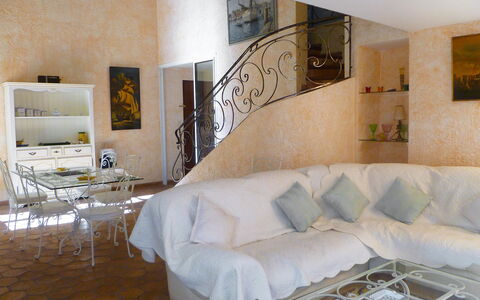 Domaine Port D'Alon: Meubilair, Kamer, Woonkamer, Interieur Ontwerp, Eigendom, Muur, Verdieping, Gebouw, Bankstel, Huis