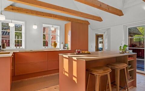 Beghel - 350M from the Sea: Flooring, Interieur Ontwerp, Hout, Verdieping, Meubilair, Plafond, Countertop, Keuken, Cabinetry, Houten Vloer