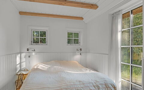 Beghel - 350M from the Sea: Interieur Ontwerp, Hout, Flooring, Slaapkamer, Plafond, Verdieping, Bed, Verlichting, Bedding, Meubilair