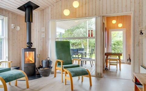 Ønder - 800M from the Sea: Hout, Flooring, Meubilair, Interieur Ontwerp, Verdieping, Houten Vloer, Plafond, Huis, Verlichting, Woonkamer
