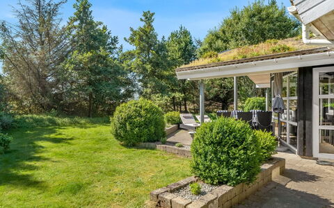 Bina - 1.9Km from the Sea: Struik, Huis, Plantengemeenschap, Tuin, Land Lot, Groundcover, Verblijf, Landgoed, Schaduw